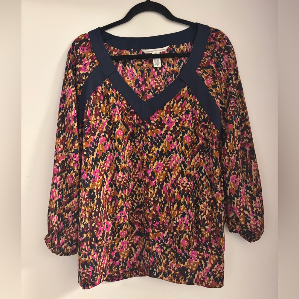 Diane Von Furstenberg women’s silk Multicolor V-Neck Women's blouse top 8 - Picture 1 of 3